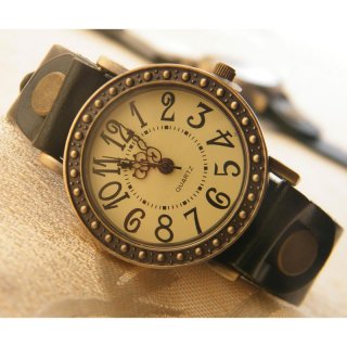 Vintage Women Watch With Rivet European Style Clock Leather Strap