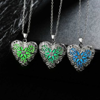 Silver Plated Heart Shaped Necklaces Pendant for Girls